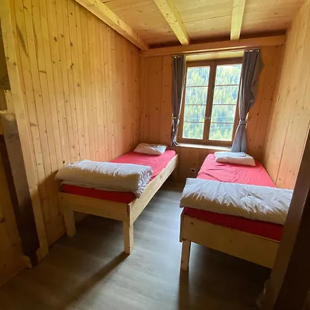 Hostel Accueil Maison St-pierre *